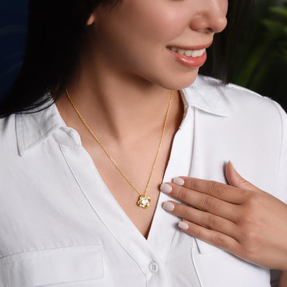 Magnifique collier "Love Knot"